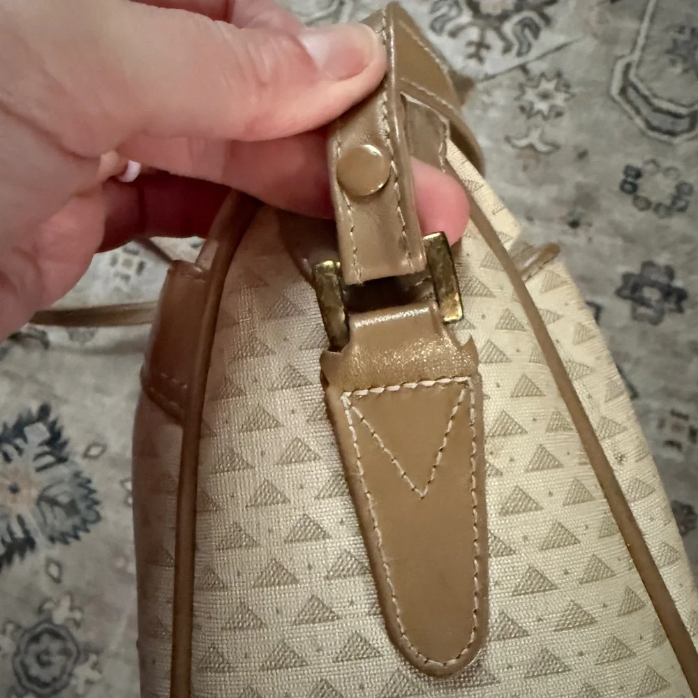 Vintage 1984 Liz Claiborne Crossbody Bag - Tan Triangle Print - Leather Trim